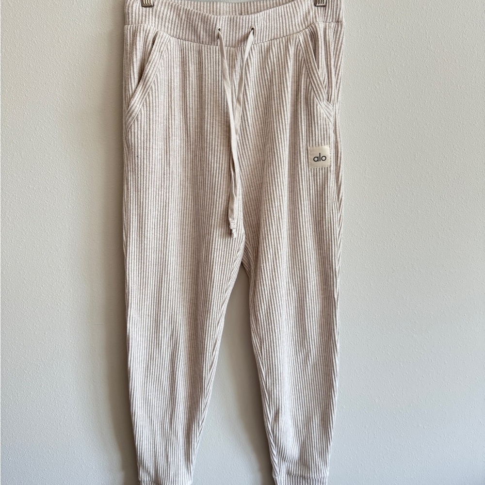 ALO Yoga Light Beige Ribbed Joggers